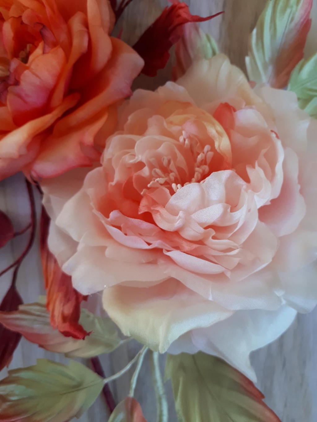 La fleur artificielle : dénigrée, mal aimée… et pourtant si précieuse